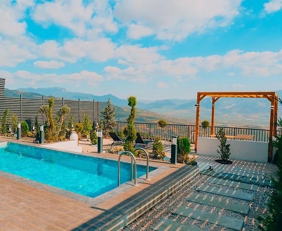 Sakarya Geyve'de Doğa İçerisinde, Özel Havuzlu, Kiralık Bungalov - 1