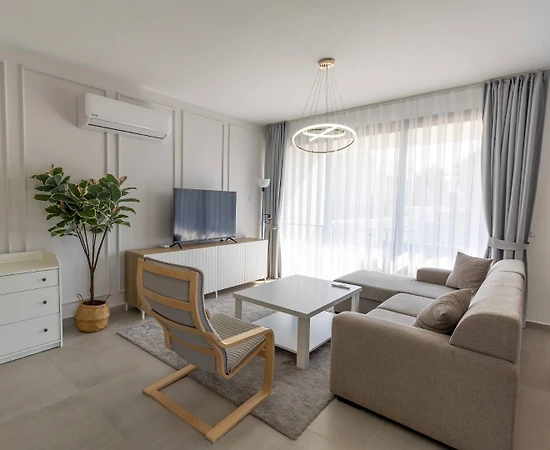 Kıbrıs Girne'de Tesis İçerisinde, Ortak Havuzlu, 6 Kişilik Daire - 1