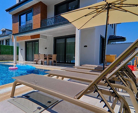 Göcek İnlice'de Sakin Konumda, Özel Havuzlu, İkiz Villa - 1