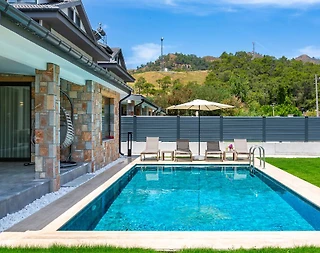 Fethiye Göcek'de Geniş Bahçeli, Özel Havuzlu, Konforlu Villa - 2