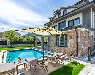 Fethiye Göcek'de Geniş Bahçeli, Özel Havuzlu, Konforlu Villa - 1