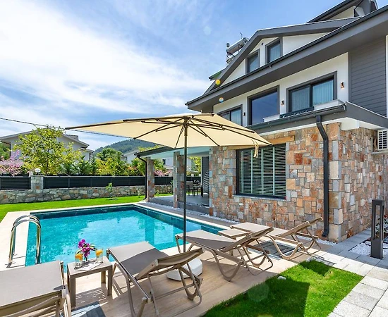 Fethiye Göcek'de Geniş Bahçeli, Özel Havuzlu, Konforlu Villa - 1