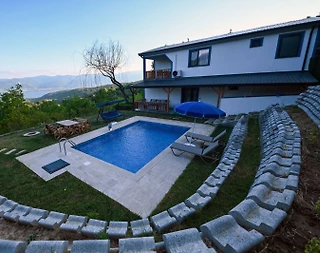 Sakarya Serdivan'da Otantik Tasarımlı, Isıtmalı Havuzlu, Bahçeli Villa - 5