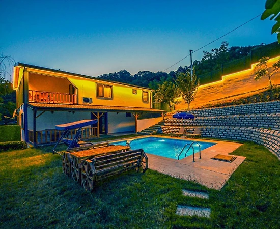 Sakarya Serdivan'da Otantik Tasarımlı, Isıtmalı Havuzlu, Bahçeli Villa - 1