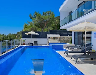 Kaş İslamlar'da Geniş Ailelere Uygun, Çift Jakuzili, Lüks Villa - 1