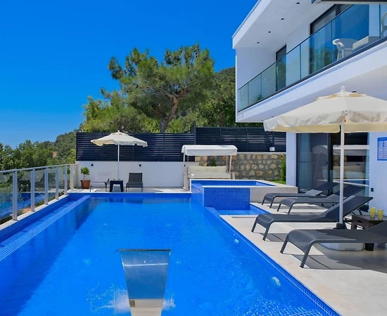 Kaş İslamlar'da Geniş Ailelere Uygun, Çift Jakuzili, Lüks Villa - 1