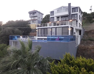İzmir Dikili'de Kalabalık Ailelere Uygun, Özel Havuzlu, Konforlu Villa - 2