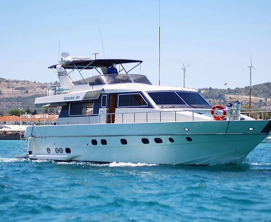 Çeşme Ilıca Koylarında Eşsiz Mavi Yolculuk Sunan, Lüks Motoryat - 1