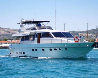 Çeşme Ilıca Koylarında Eşsiz Mavi Yolculuk Sunan, Lüks Motoryat - 1