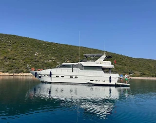 Çeşme Ilıca Koylarında Eşsiz Mavi Yolculuk Sunan, Lüks Motoryat - 4