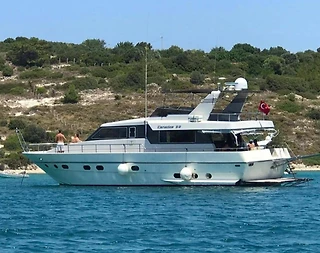 Çeşme Ilıca Koylarında Eşsiz Mavi Yolculuk Sunan, Lüks Motoryat - 3