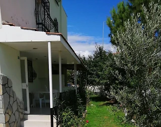 Kuşadası Davutlar'da Merkezi Konumda, Ortak Havuzlu, Kiralık Villa - 4