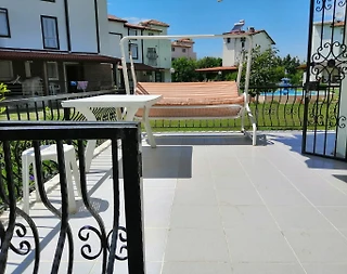 Kuşadası Davutlar'da Merkezi Konumda, Ortak Havuzlu, Kiralık Villa - 2