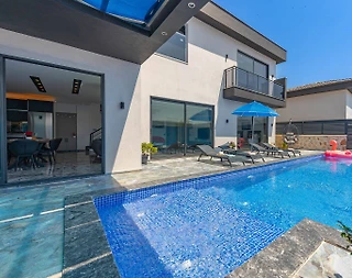 Kaş Yeşilköy'de Geniş Ailelere Uygun, Özel Havuzlu, Olanaklı Villa - 1