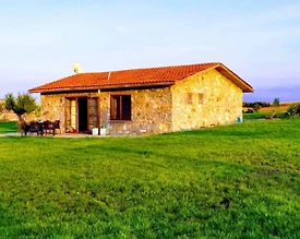 Yenişehir Aydoğdu'da Geniş Bahçeli, Özel Havuzlu, Taş Villa - 2