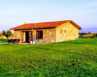 Yenişehir Aydoğdu'da Geniş Bahçeli, Özel Havuzlu, Taş Villa - 2