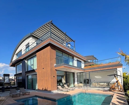 Antalya Döşemealtı'nda Geniş Bahçe İçerisinde, Özel Havuzlu, Kiralık Villa - 1