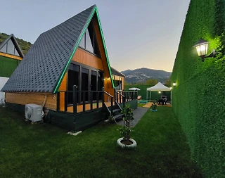 Sapanca Kırkpınar'da Modern Tasarımlı, Isıtmalı Havuzlu, 2+1 Bungalov - 1