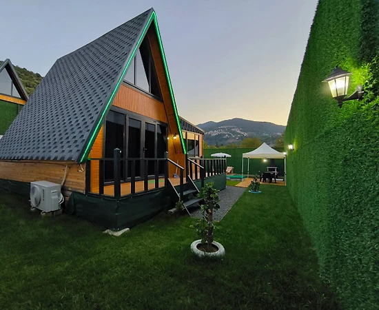 Sapanca Kırkpınar'da Modern Tasarımlı, Isıtmalı Havuzlu, 2+1 Bungalov - 1