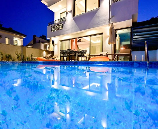 Fethiye Ölüdeniz'de Geniş Ailelere Uygun, Modern Tasarımlı Villa - 1