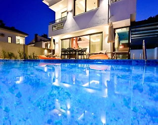 Fethiye Ölüdeniz'de Geniş Ailelere Uygun, Modern Tasarımlı Villa - 1