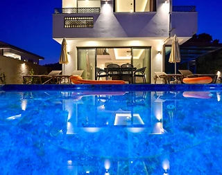 Fethiye Ölüdeniz'de Geniş Ailelere Uygun, Modern Tasarımlı Villa - 2