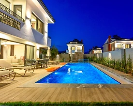 Fethiye Ölüdeniz'de Geniş Ailelere Uygun, Modern Tasarımlı Villa - 3