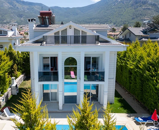 Fethiye Ölüdeniz'de Merkezi Konumda, Özel Havuzlu, Estetik Villa - 1