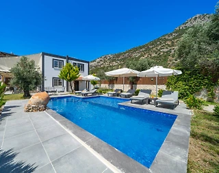 Kaş İslamlar'da Sakin Konumda, Özel Havuzlu, Geniş Villa - 1