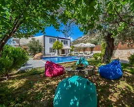 Kaş İslamlar'da Sakin Konumda, Özel Havuzlu, Geniş Villa - 2