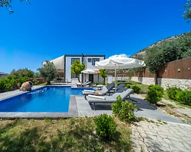 Kaş İslamlar'da Sakin Konumda, Özel Havuzlu, Geniş Villa - 3