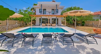 Fethiye Yeşilüzümlü'de Geniş Ailelere Uygun, Özel Havuzlu, 4+1 Villa