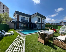 Kartepe Maşukiye'de Geniş Bahçede, Isıtmalı Havuzlu, Kiralık Villa - 2