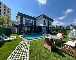 Kartepe Maşukiye'de Geniş Bahçede, Isıtmalı Havuzlu, Kiralık Villa - 2