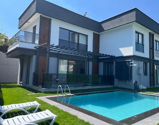 Kartepe Maşukiye'de Geniş Bahçede, Isıtmalı Havuzlu, Kiralık Villa - 3