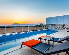 Kaş Yeşilköy'de Sakin Konumda, Özel Havuzlu, Modern Villa - 2