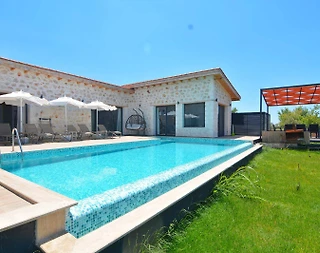 Kaş Üzümlü'de Doğa Manzaralı, Isıtmalı Havuzlu, Modern Villa - 1