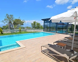 Kaş Üzümlü'de Doğa Manzaralı, Isıtmalı Havuzlu, Modern Villa - 2