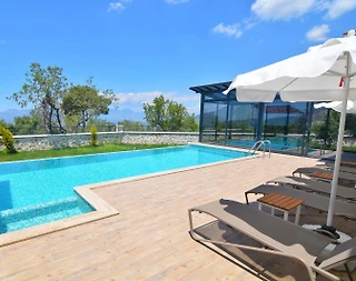 Kaş Üzümlü'de Doğa Manzaralı, Isıtmalı Havuzlu, Modern Villa - 2