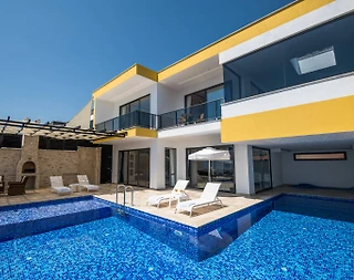 Kaş Bezirgan'da Sakin Konumda, Özel Havuzlu, Modern Villa - 1