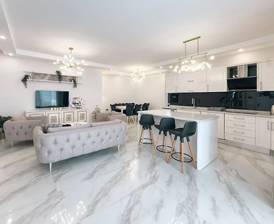 Kıbrıs İskele’de Tesis İçerisinde, Ortak Havuzlu, Ferah Daire - 1