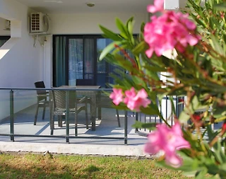 Kıbrıs İskele'de Tesis İçerisinde, Havuz Manzaralı, Modern Daire - 5