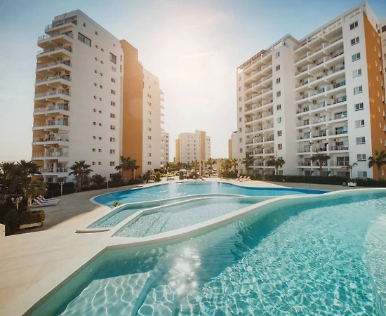 Kıbrıs İskele'de Tesis İçerisinde, Havuz Manzaralı, Modern Daire - 1