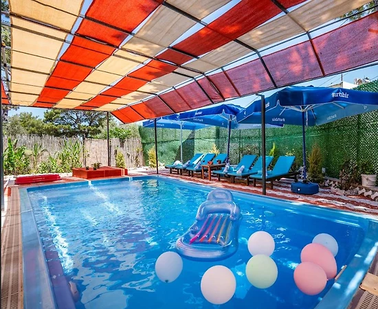 Kaş İslamlar'da Geniş Bahçeli, Özel Havuzlu, 6 Kişilik Konforlu Villa - 1