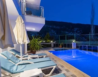 Kaş İslamlar'da Modern Tasarımlı, Özel Havuzlu, 10 Kişilik Villa - 4