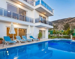 Kaş İslamlar'da Modern Tasarımlı, Özel Havuzlu, 10 Kişilik Villa - 1