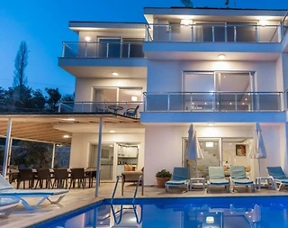 Kaş İslamlar'da Modern Tasarımlı, Özel Havuzlu, 10 Kişilik Villa - 3
