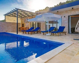 Kaş İslamlar'da Dağ Manzaralı, Isıtmalı Havuzlu, Saunalı Villa - 2