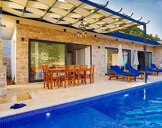 Kaş İslamlar'da Dağ Manzaralı, Isıtmalı Havuzlu, Saunalı Villa - 1
