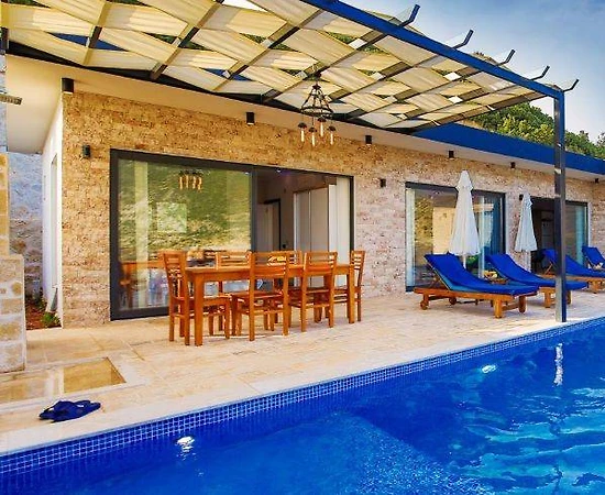 Kaş İslamlar'da Dağ Manzaralı, Isıtmalı Havuzlu, Saunalı Villa - 1